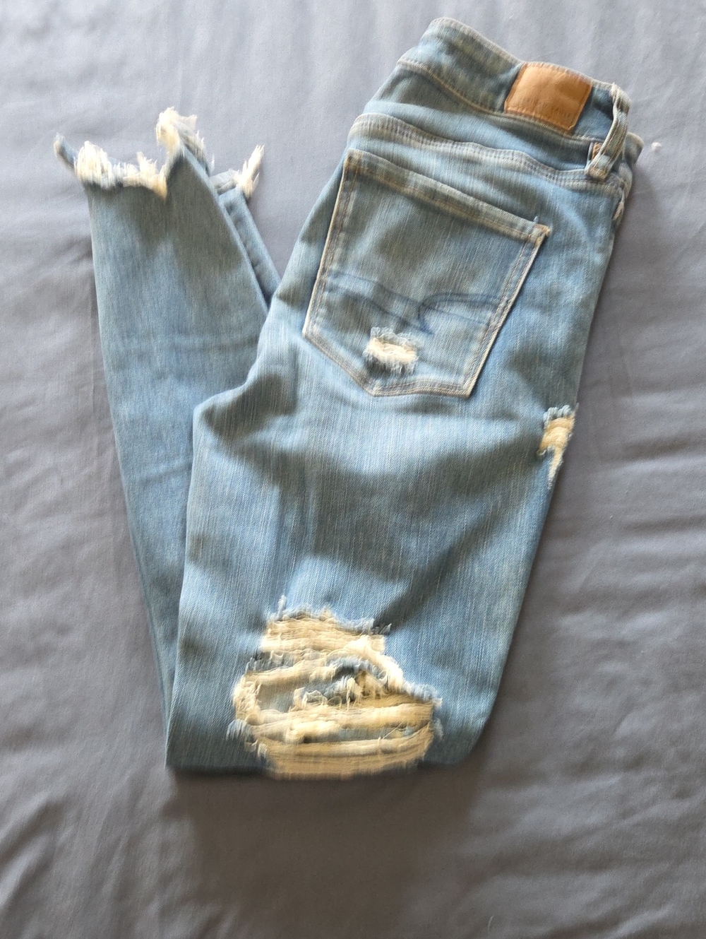 American Eagle Outfitters Light Blue Distressed Skinny Jeans Size 4